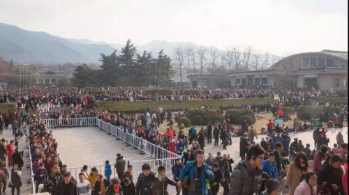 景區(qū)過五一，為何會讓員工抱怨、游客罵娘成了常態(tài)？