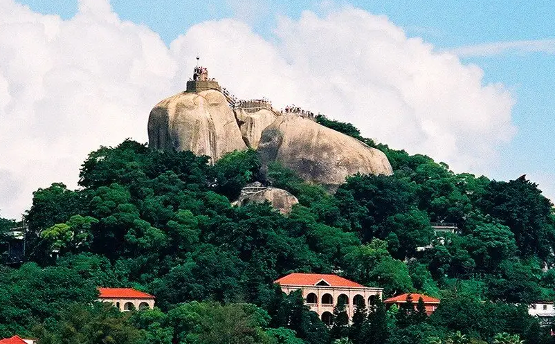 在疫情防控常態(tài)化態(tài)勢下,全域旅游加快智慧旅游的建設(shè)步伐