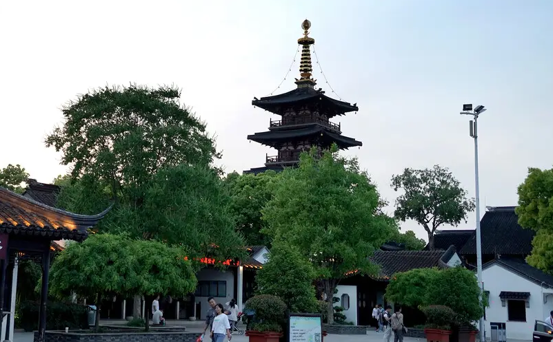 新媒體時(shí)代下短視頻營銷對(duì)旅游景區(qū)的正面和負(fù)面影響