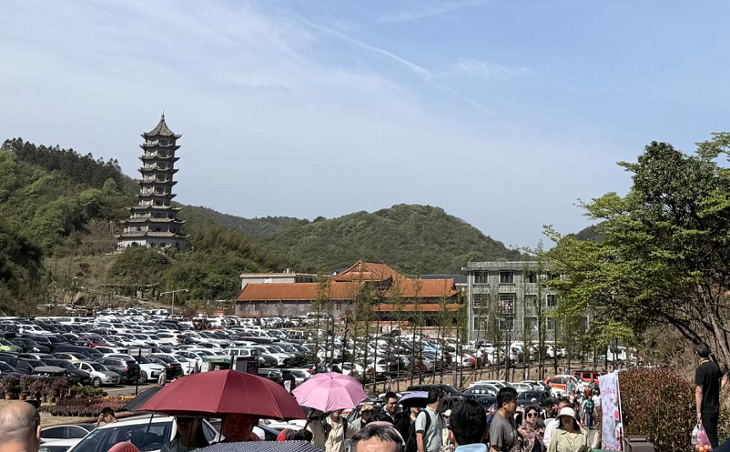 五一大圍山森林公園迎來(lái)客流高峰，易景通票務(wù)系統(tǒng)穩(wěn)定運(yùn)行
